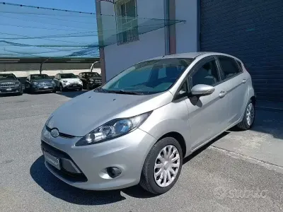 Usata Ford Fiesta 60 CV (44 kW) 2009 Grigio Berlina