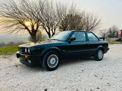 Usata BMW 318 Efficient Dynamics 136 CV (100 kW) 1989 Nero Coupé