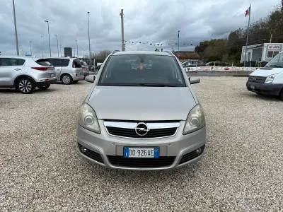 Usata Opel Zafira Cosmo 120 CV (88 kW) 2006 Marrone Monovolume