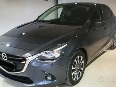 Begagnad Mazda 2 Evolve 105 HK (77 kW) 2017 Grå Sedan