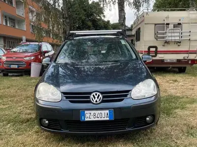 Usata VW Golf V 102 CV (75 kW) 2007 Bluazzurro Berlina