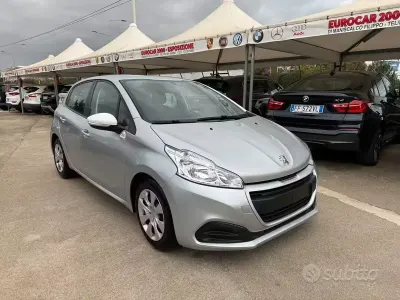 Usata Peugeot 208 Active 82 CV (60 kW) 2018 Grigio Utilitaria