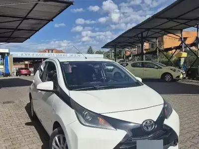 Brugt Toyota Aygo 69 HK (50 kW) 2015 Hvid Hatchback