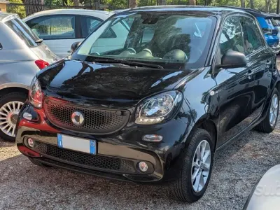 Usata Smart ForFour 71 CV (52 kW) 2017 Nero Utilitaria