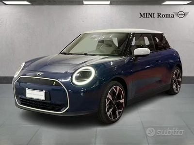 Usata Mini Cooper SE Favoured 160 kW (218 CV) 2024 Indigo sunset blue Utilitaria