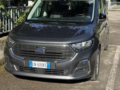 Usata Ford Tourneo Connect Titanium 122 CV (89 kW) 2023 Monovolume