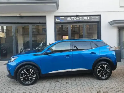 Usata Peugeot 2008 Allure 131 CV (96 kW) 2021 Blu/azzurro SUV