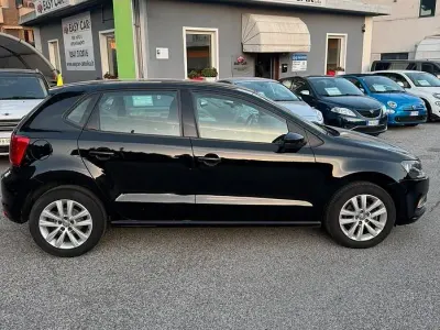 Usata VW Polo Comfortline 75 CV (55 kW) 2014 Nero Berlina