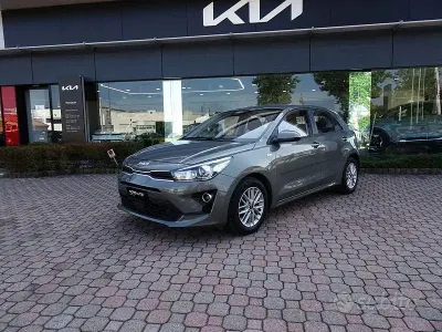 Usata Kia Rio Style 83 CV (61 kW) 2022 Verde Berlina