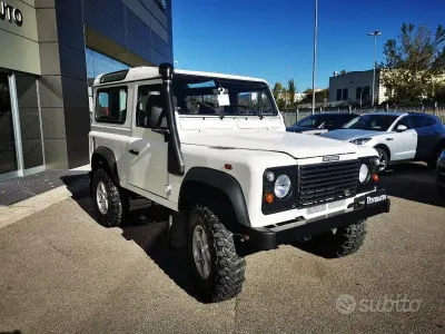 Usado Land Rover Defender 122 HP (89 kW) 2002 Branco SUV