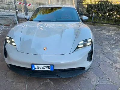 Usata Porsche Taycan GTS Sport Turismo 141 kW (193 CV) 2023 Grigio Berlina