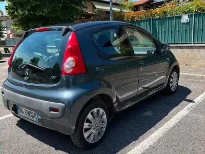 Usata Peugeot 107 54 CV (39 kW) 2007 Bluazzurro Utilitaria