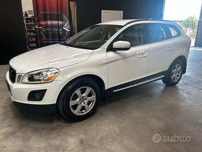 Usado Volvo XC60 163 HP (119 kW) 2010 Branco SUV