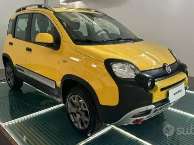 Usado Fiat Panda Cross Cross 90 CV (66 kW) 2016 Amarillo Utilitario