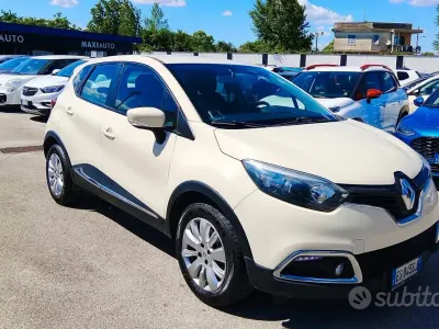Usata Renault Captur 90 CV (66 kW) 2013 Beige SUV