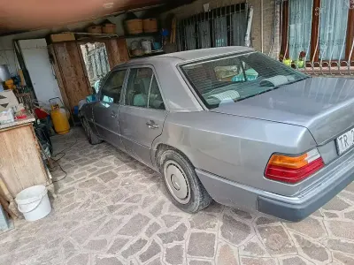 Usata Mercedes 200 122 CV (89 kW) 1992 Berlina