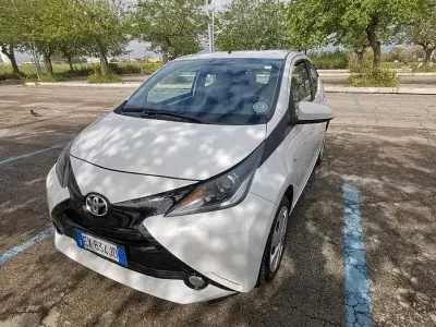 Brugt Toyota Aygo X-play 69 HK (50 kW) 2015 Hvid Hatchback