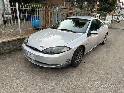 Begagnad Ford Cougar 170 HK (125 kW) 1999 Grå Sportkupé
