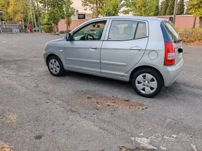 Usata Kia Picanto 65 CV (47 kW) 2007 Grigio Utilitaria