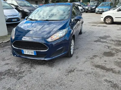 Usado Ford Fiesta 75 CV (55 kW) 2016 Azul Utilitario
