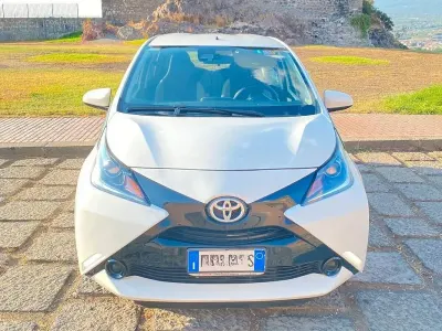 Brugt Toyota Aygo X-play 69 HK (50 kW) 2017 Hvid Hatchback