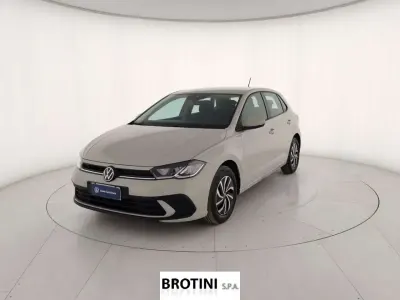 Usata VW Polo Life 95 CV (69 kW) 2023 Grigio Utilitaria