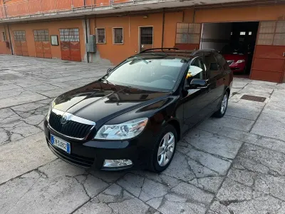 Usata Skoda Octavia Elegance 105 CV (77 kW) 2012 Nero Station wagon