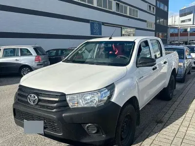 Usata Toyota HiLux 144 CV (105 kW) 2024 Bianco Pick-up