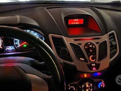 Usata Ford Fiesta 75 CV (55 kW) 2012 Nero Utilitaria