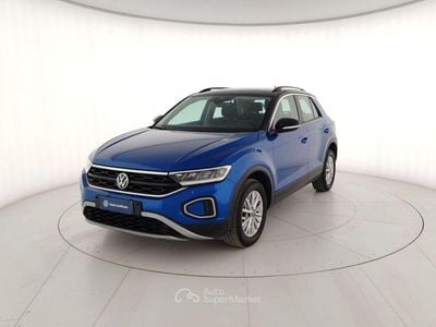 Usata VW T-Roc Life 110 CV (80 kW) 2023 Blu metallizzato SUV