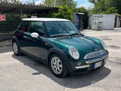 Usata Mini Cooper 116 CV (85 kW) 2002 Verde Utilitaria
