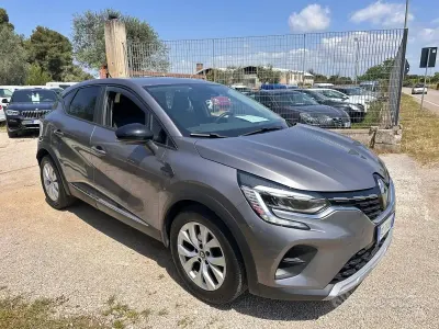 Usata Renault Captur 101 CV (74 kW) 2020 Grigio SUV