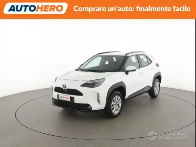 Usata Toyota Yaris Hybrid 92 CV (67 kW) 2024 Bianco Berlina