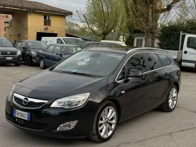 Usata Opel Astra Cosmo 110 CV (80 kW) 2012 Other Station wagon