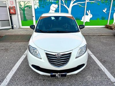 Usata Lancia Ypsilon Silver 95 CV (69 kW) 2013 Bianco Utilitaria