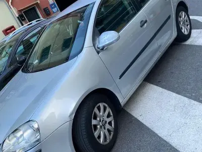 Usado VW Golf VI 105 CV (77 kW) 2008 Gris Utilitario