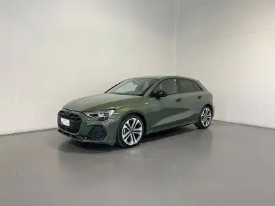 Usata Audi A3 S-Line 150 CV (110 kW) 2025 Verde distretto metallizzato Berlina