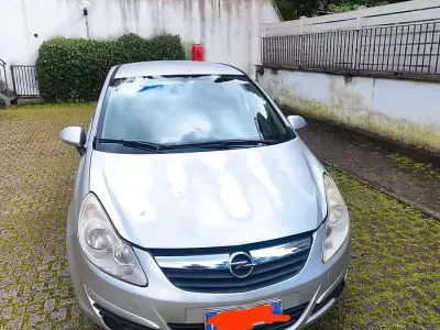 Usata Opel Corsa 100 CV (73 kW) 2010 Utilitaria