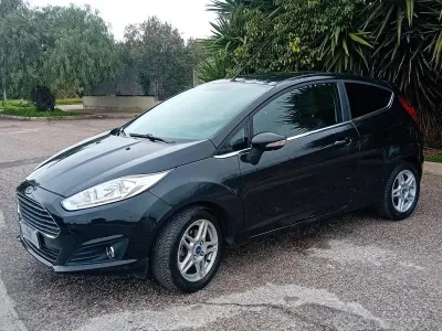 Usata Ford Fiesta Titanium 75 CV (55 kW) 2015 Nero Utilitaria