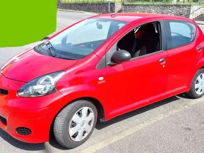 Usata Toyota Aygo Connect Style 68 CV (50 kW) 2011 Rosso Utilitaria