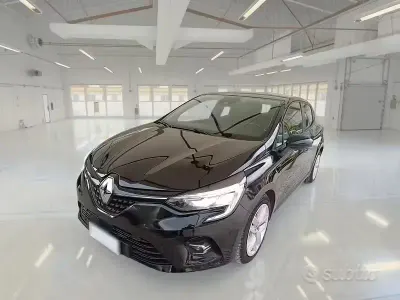 Używany Renault Clio V Business 91 KM (66 kW) 2021 Czarny Sedan/Limuzyna