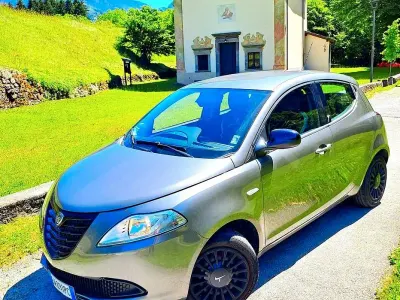 Usata Lancia Ypsilon 95 CV (69 kW) 2014 Grigio Utilitaria