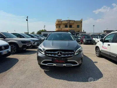 Usata Mercedes GLA200 Premium 136 CV (100 kW) 2019 Grigio SUV
