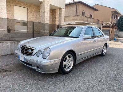 Mercedes E200