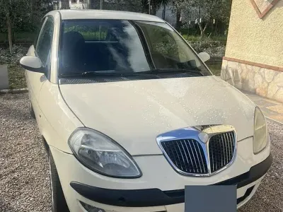 Usata Lancia Ypsilon 69 CV (50 kW) 2004 Utilitaria