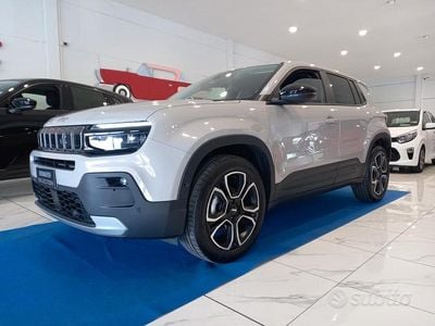 Usata Jeep Avenger Summit 100 CV (73 kW) 2025 Beige SUV