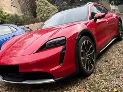Usata Porsche Taycan Cross Turismo 350 kW (476 CV) 2022 Rosso SUV