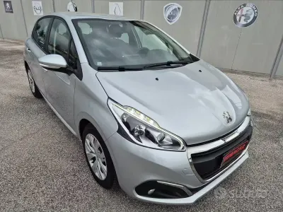 Usata Peugeot 208 Allure 75 CV (55 kW) 2018 Grigio Utilitaria