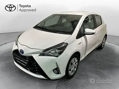 Usata Toyota Yaris Hybrid Active 101 CV (74 kW) 2020 Bianco Berlina