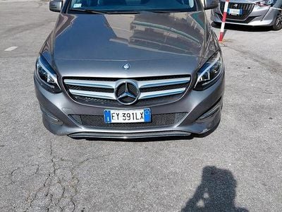 Usata Mercedes B180 Premium 109 CV (80 kW) 2015 Grigio Monovolume